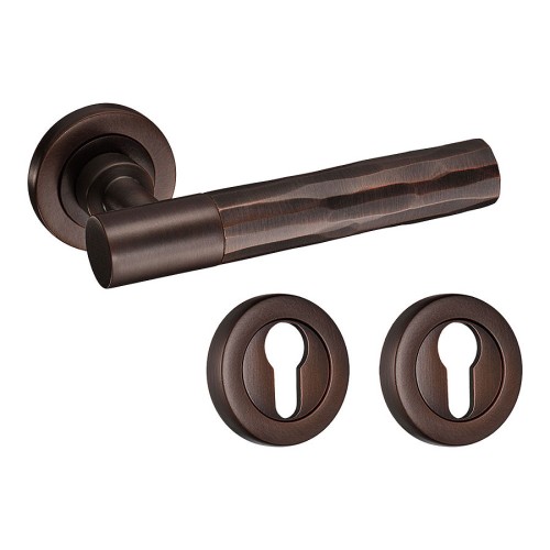 Дверная ручка 02145-012Y цвет темная медь с накладками под ключ Дверная ручка 02145-012Y цвет темная медь с накладками под ключ