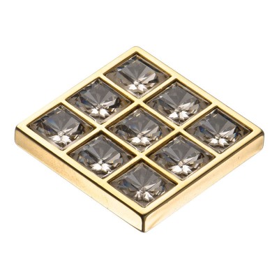 Ручка кнопка MT8138B-10 цвет глянцевое золото, кристаллы ширина 37 мм Ручка кнопка MT8138B-10 цвет глянцевое золото, кристаллы ширина 37 мм